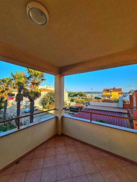 Apartments Manuel Новиград Екстериор снимка