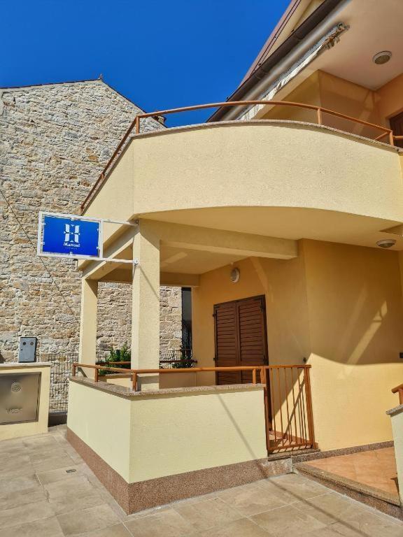 Apartments Manuel Новиград Екстериор снимка