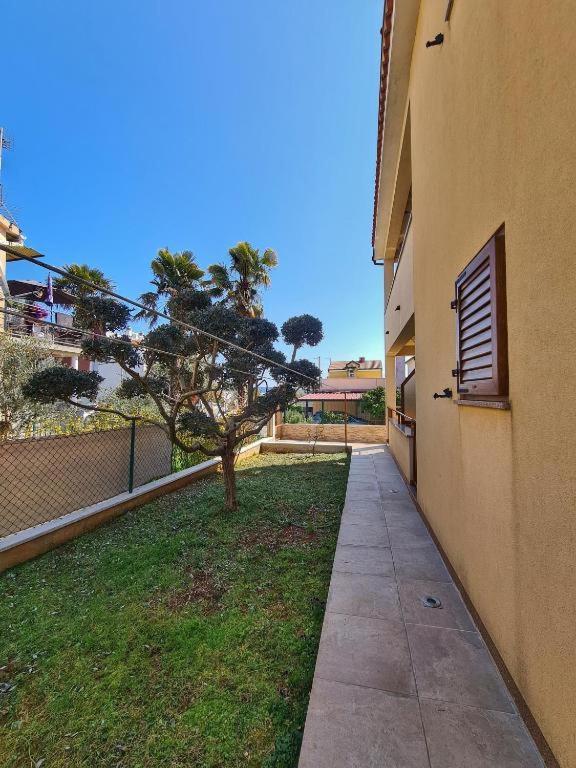 Apartments Manuel Новиград Екстериор снимка